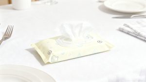 Criteri essenziali per scegliere fornitori di salviettine umide certificati e convenienti